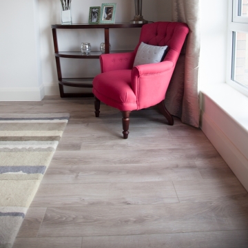 Laminate Flooring - 12mm Mammut 4V AC5 Everest Oak Beige 185x19cm